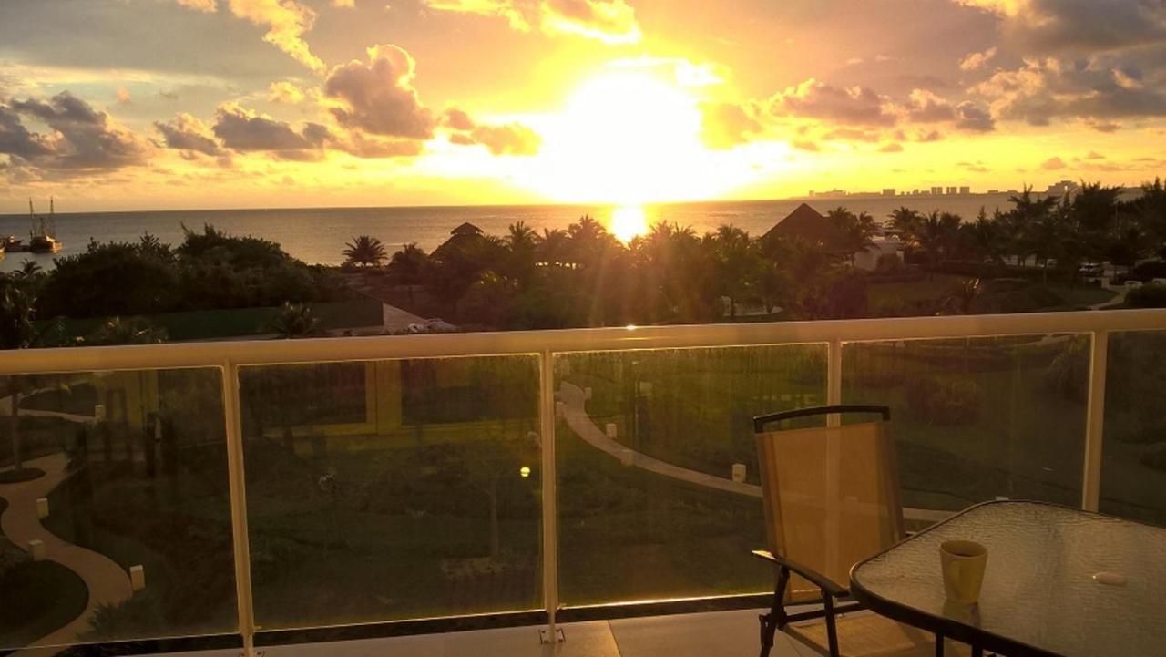 Swim The Caribbean & Work With A View Apartment แคนคูน ภายนอก รูปภาพ
